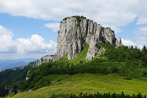 Ceahlău: Vârful Ocolașul Mare (Ocolașul Mare peak), Ceahlău mountains, Romania - Flickr - xulescu g
