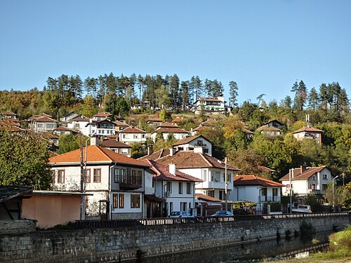 Mănăstirea Dryanovo și Tryavna: Реката в Трявна от Гърбавия мост - panoramio