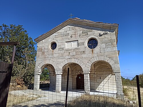 Emona și plaja Irakli: Emona Monastery front view
