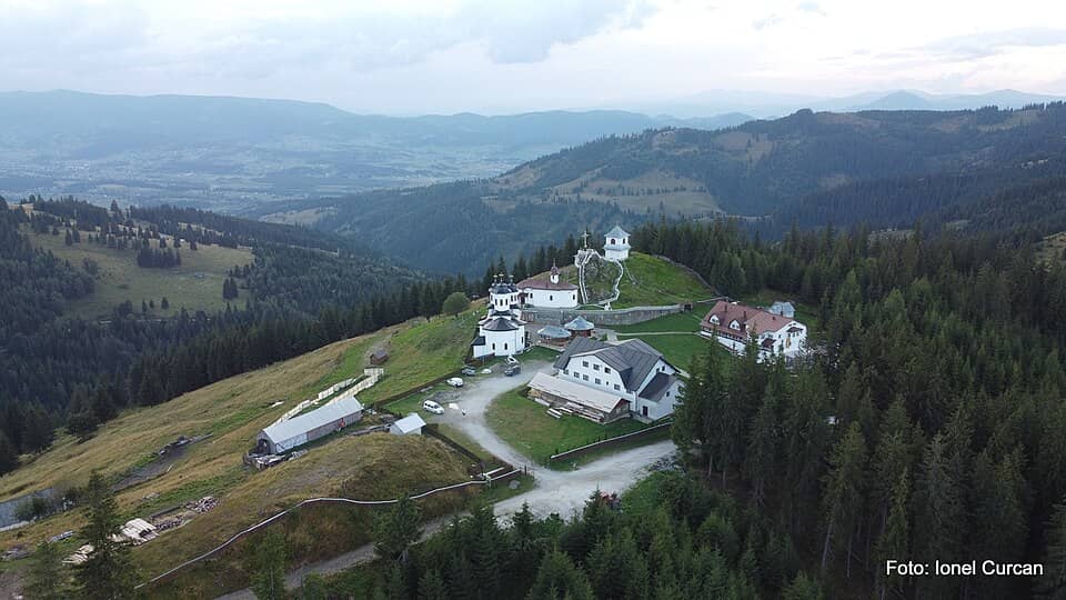 Călimani: Manastirea Piatra Taieturii (1)