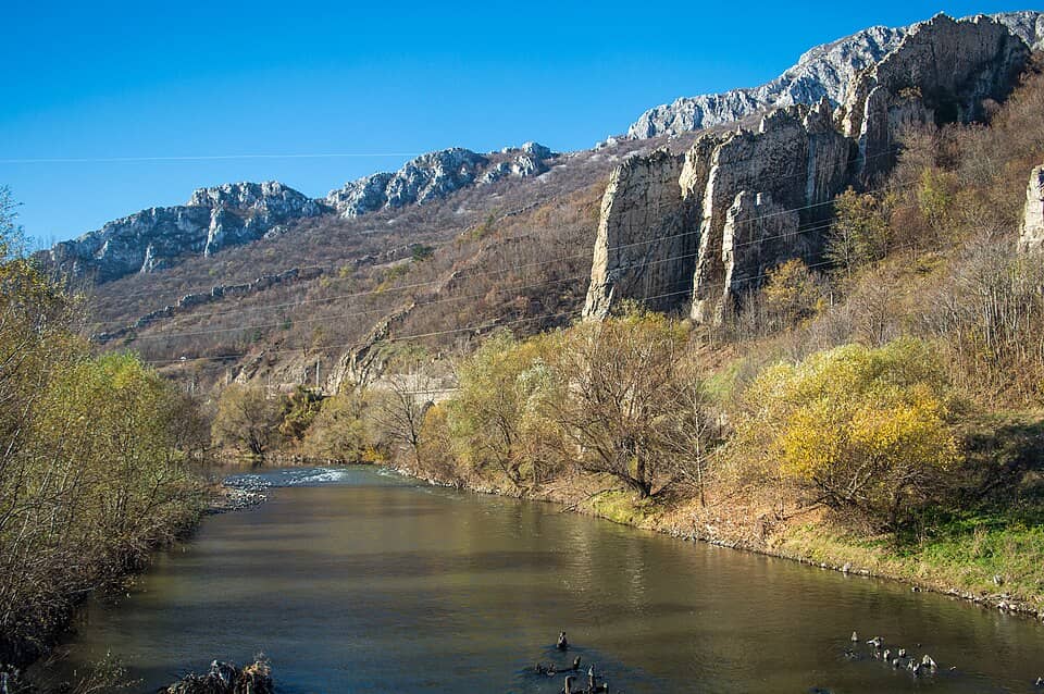Vrachanski Balkan (Vrața): Ritlite cliffs (23118583499)
