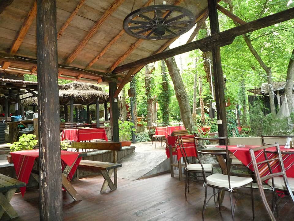 Pleven (Plevna) și parcul Kaylăka: Механа"КОШАРИТЕ"-Кайлъка - panoramio