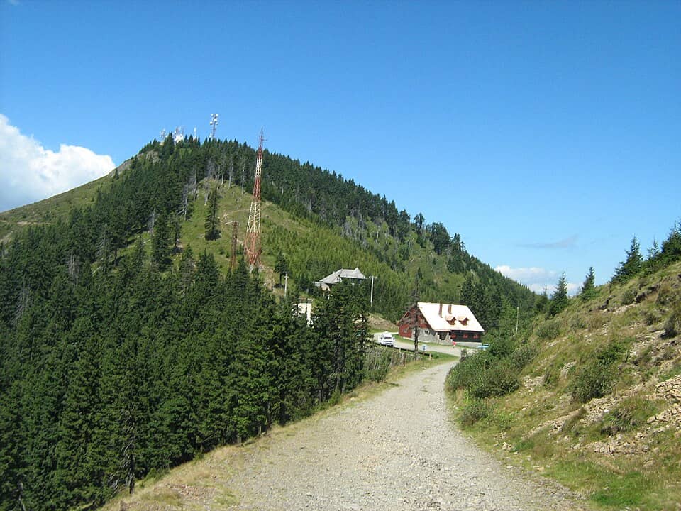Cozia: Cabana si Varful Cozia - panoramio