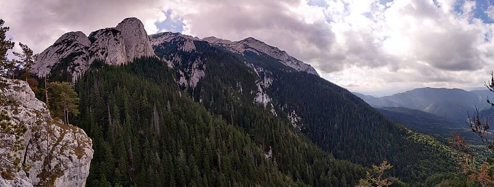 Piatra Craiului: Piatra Craiului Mountains, Romania (48755337893)