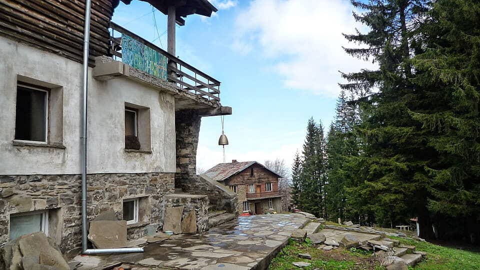 Balcanul Central: Ambarica hut - panoramio
