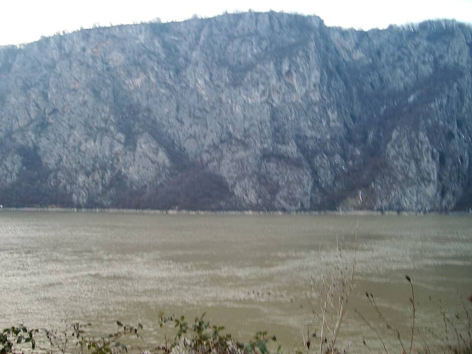 Porțile de Fier & Clisura Dunării: Romanian rocks - panoramio