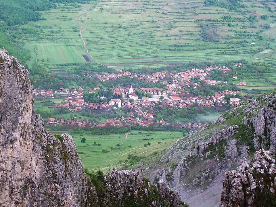 Trascău: Rimetea from the slope of Piatra Secuiului