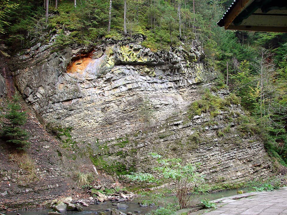 Nemira: Slănic Moldova, depuneri de sulf și fier - panoramio