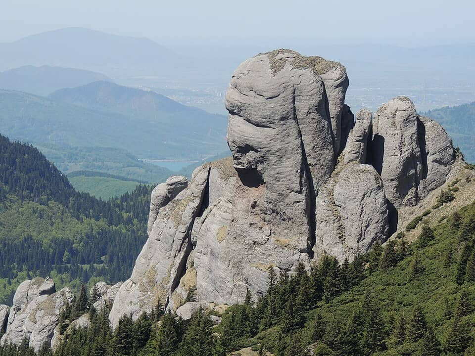 Baiului (Gârbova): Sfinxul Bratocei in the Ciucaş Mountains