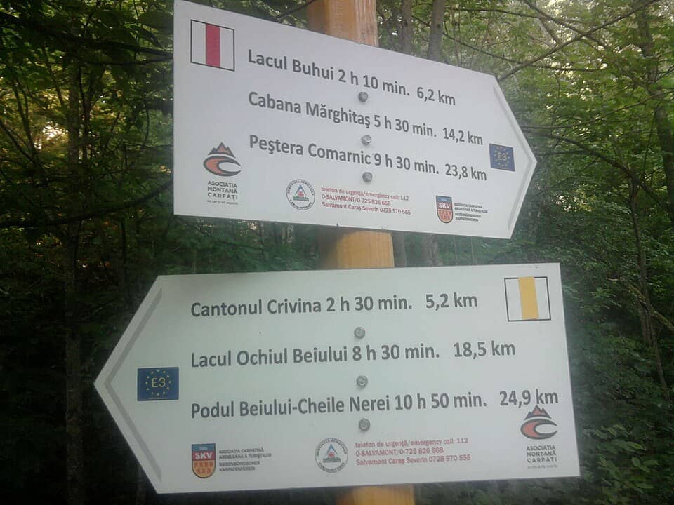 Semenic, Aninei & Nerei-Beușnița: Fingerpost near Steierdorf, Lacul Buhui 6,2 km