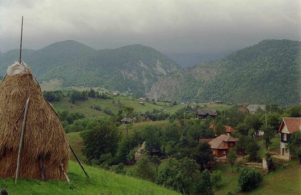 Piatra Craiului: Piatra Craiului Pestera