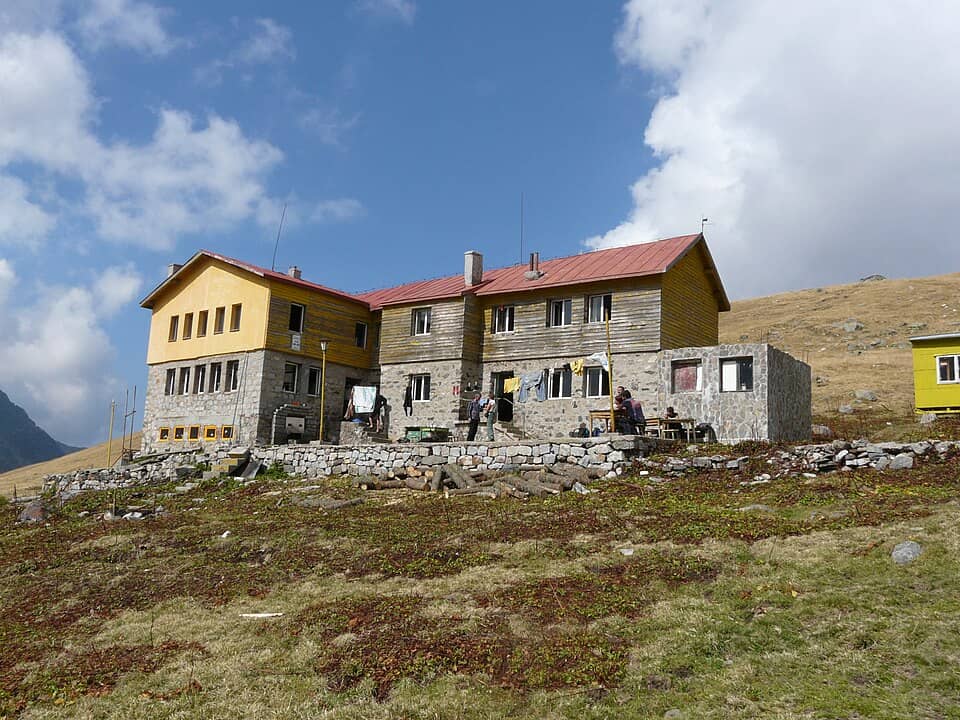 Rila: Cele Șapte Lacuri și Musala: Рила - хижа "Иван Вазов" - panoramio