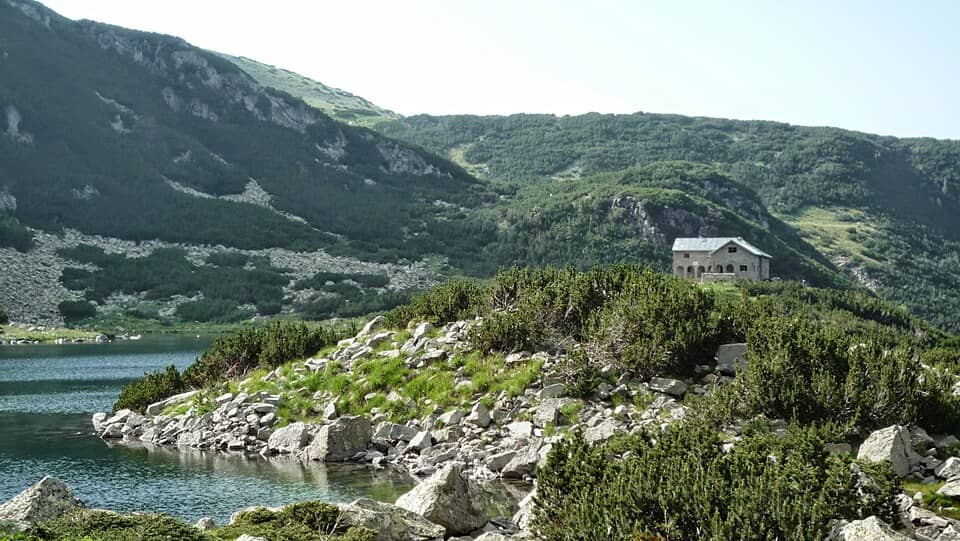 Velingrad și Batak: Belmeken hut and Ravnichalsko lake - panoramio (2)