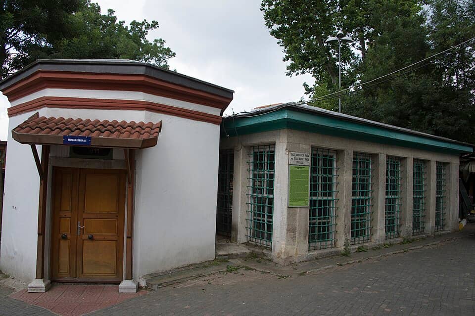 Berkovița și cascadele ei: Istanbul Gazi Iskender Pasha Camii tombs in 2015 0846