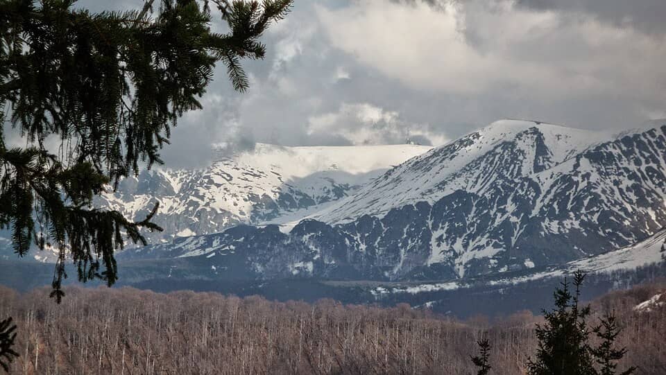Balcanul Central: Botev peak from Ambaritsa hut - panoramio