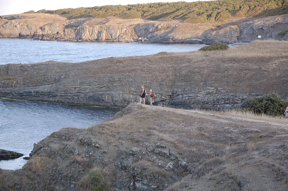 Parcul Natural Strandja: Sinemorets, rocks to the south (3850248526)