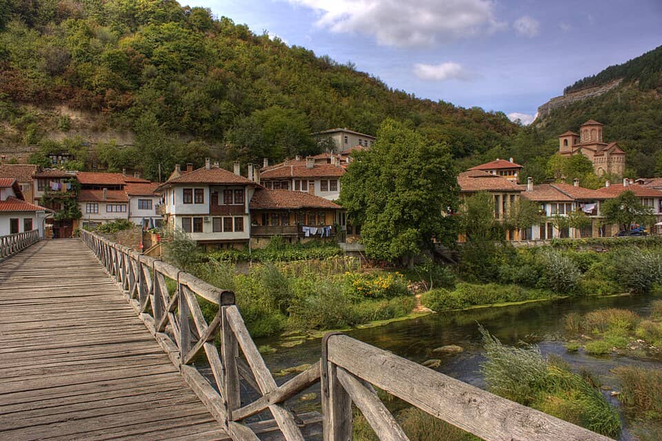 Împrejurimile Veliko Târnovo: Церковь святого Димитрия в Велим Тырнове. Вид с моста