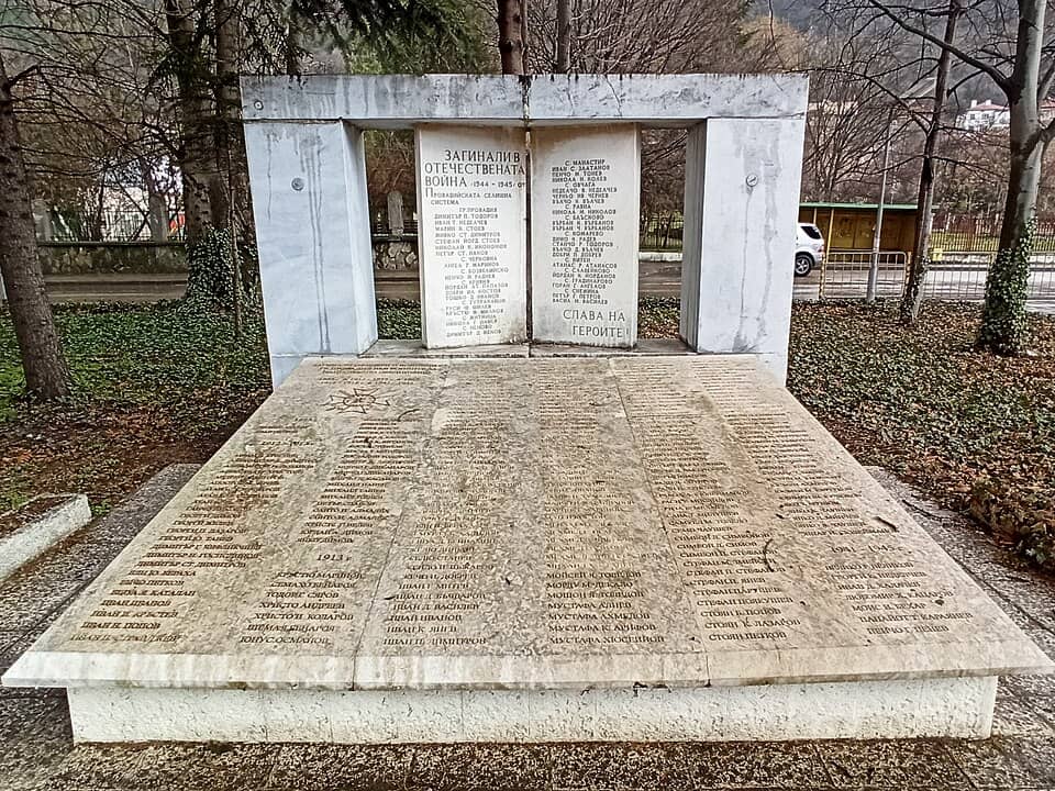 Provadia și cetatea Oveci: Provadia WWII memorial