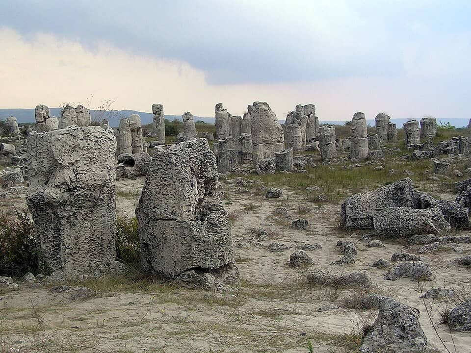 Varna: Galata și Pașa Dere: Pobiti kamani (Stone forest). Побитни камни,Болгария - panoramio